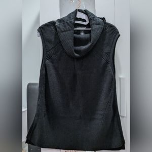 Sleeveless turtleneck sweater - size M